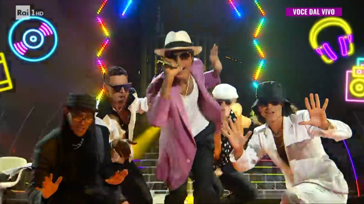 Tale e Quale Show 2024, prima puntata 20 settembre: Feisal Bonciani vince con Bruno Mars