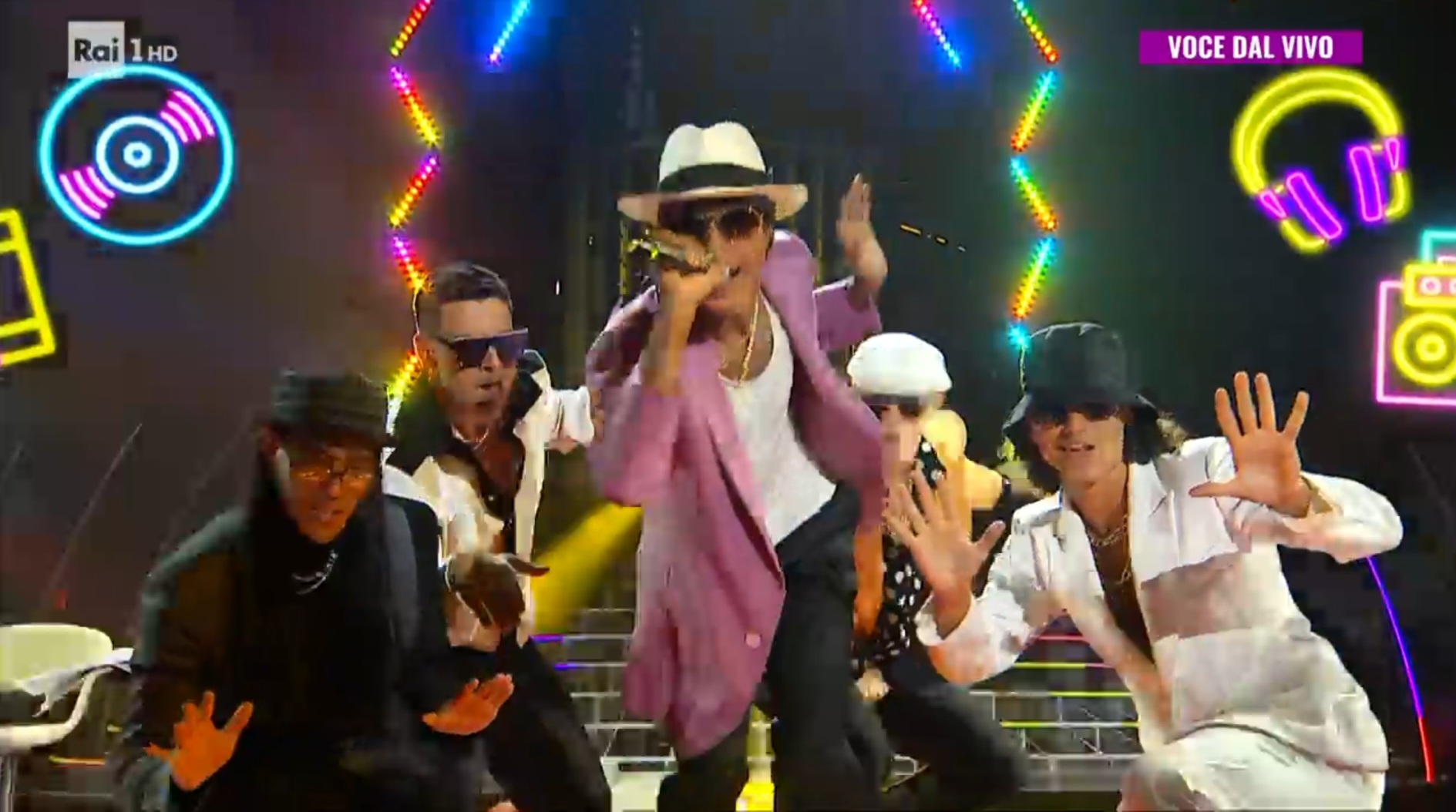 Tale e Quale Show 2024, prima puntata 20 settembre: Feisal Bonciani vince con Bruno Mars