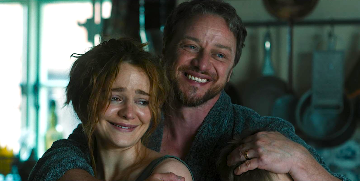 Recensione e tutto quello che c'è da sapere sul remake di Blumhouse "Speak No Evil" diretto da James Watkins e interpretato da James McAvoy, Mackenzie Davis, Scoot McNairy e Aisling Franciosi.
