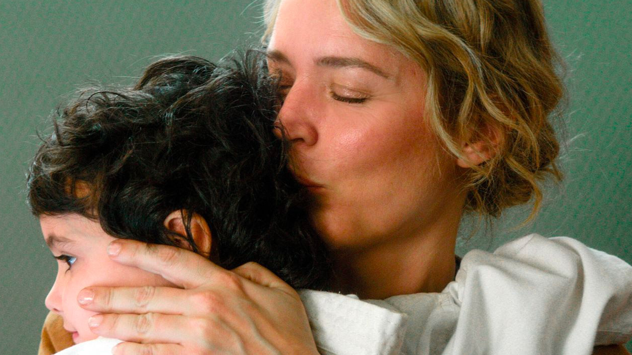 Rai Tre stasera propone "I figli degli altri", dramma francese del 2002 diretto da Rebecca Zlotowski e interpretato da Virginie Efira, Roschdy Zem e Chiara Mastroianni.