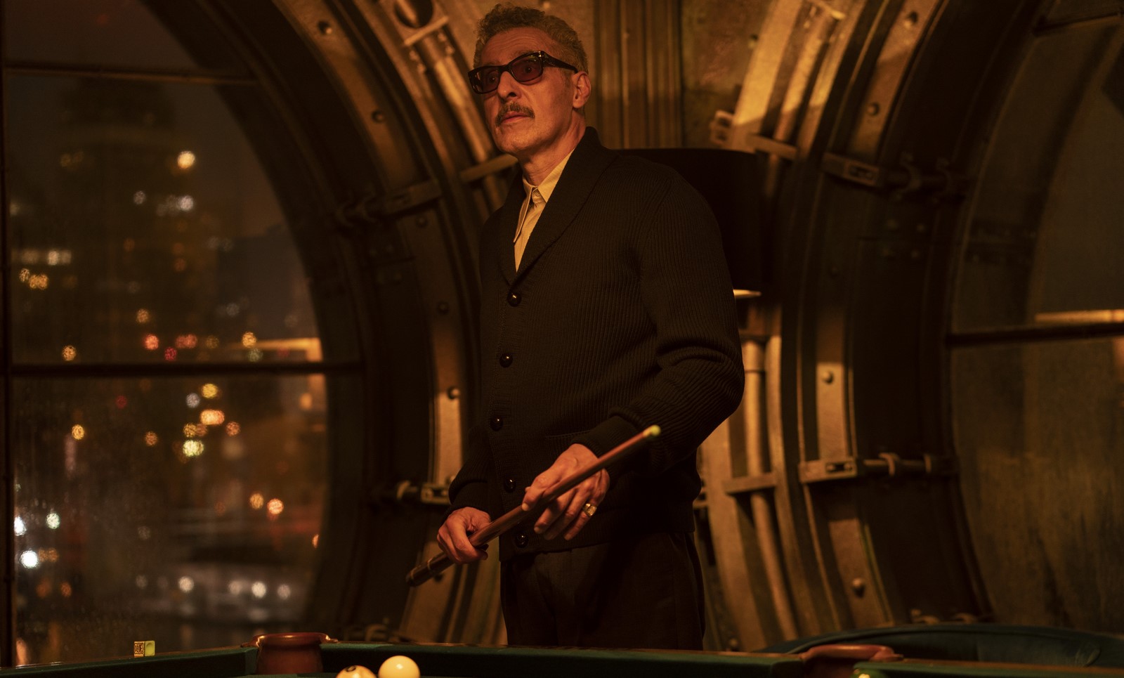Su Italia Uno "The Batman", il reboot DC di Matt Reeves con Robert Pattinson (Bruce Wayne), Zoe Kravitz (Catwoman), Colin Farrell (Pinguino), Paul Dano (L'enigmista) e John Turturro (Falcone)