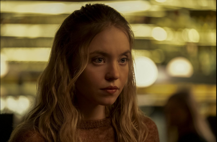 Rai Tre stasera propone "The Voyeurs", thriller erotico del 2021 diretto da Michael Mohan e interpretato da Sydney Sweeney, Justice Smith, Ben Hardy e Natasha Liu Bordizzo.