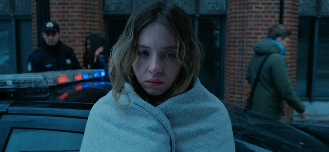 Rai Tre stasera propone "The Voyeurs", thriller erotico del 2021 diretto da Michael Mohan e interpretato da Sydney Sweeney, Justice Smith, Ben Hardy e Natasha Liu Bordizzo.