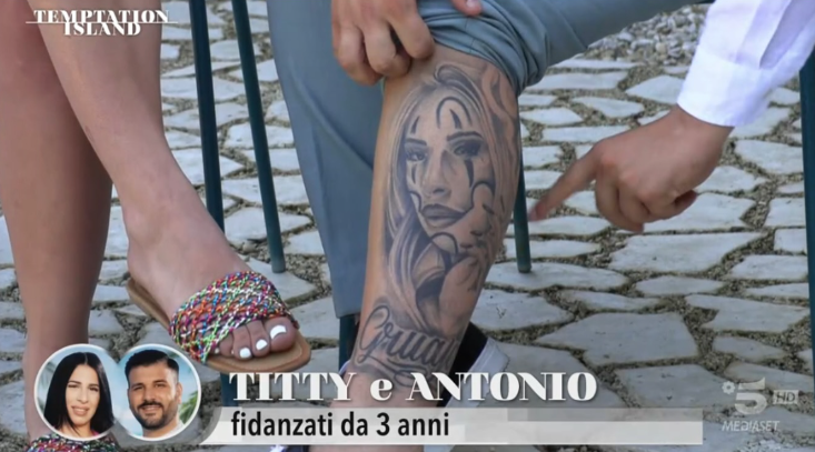 Temptation Island 2024, “la mano!” di Alfred, il tatuaggio di Titty si trasformerà in Maradona?