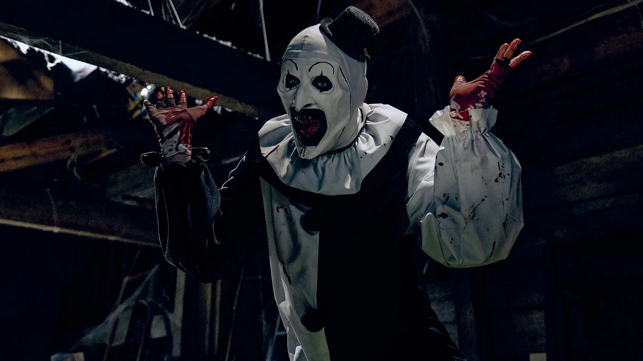 Nuovo trailer italiano di Terrifier 3 di Damien Leone con Lauren LaVera, Jason Patric e Tom Savini e David Howard Thornton come Art il Clown- Al cinema con Midnight Factory ad Halloween e dal 7 novembre.