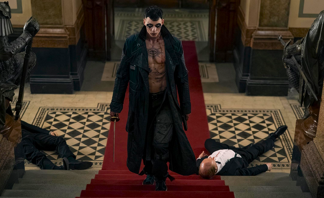 Recensione e tutto quello che c'è da sapere su "The Crow - Il corvo", il reboot/remake di Rupert Sanders con Bill Skarsgard, FKA twigs e Danny Huston.