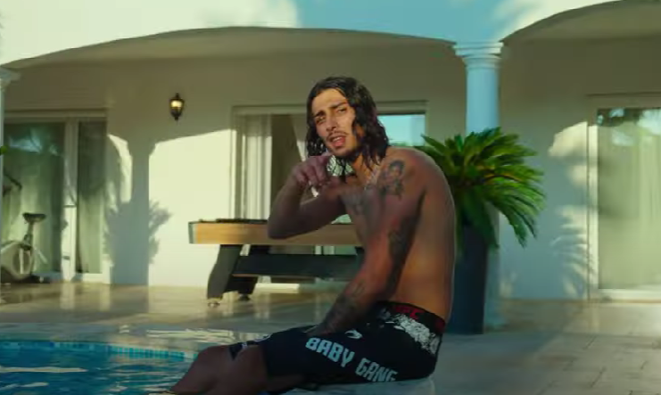 Tu Me Quieres, Baby Gang feat. Omega El Fuerte: testo e significato della canzone