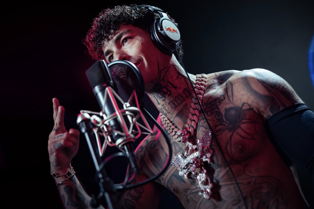 Red Bull 64 Bars, Tony Effe: testo e significato della canzone (con riferimenti a Fedez e Niky Savage?)