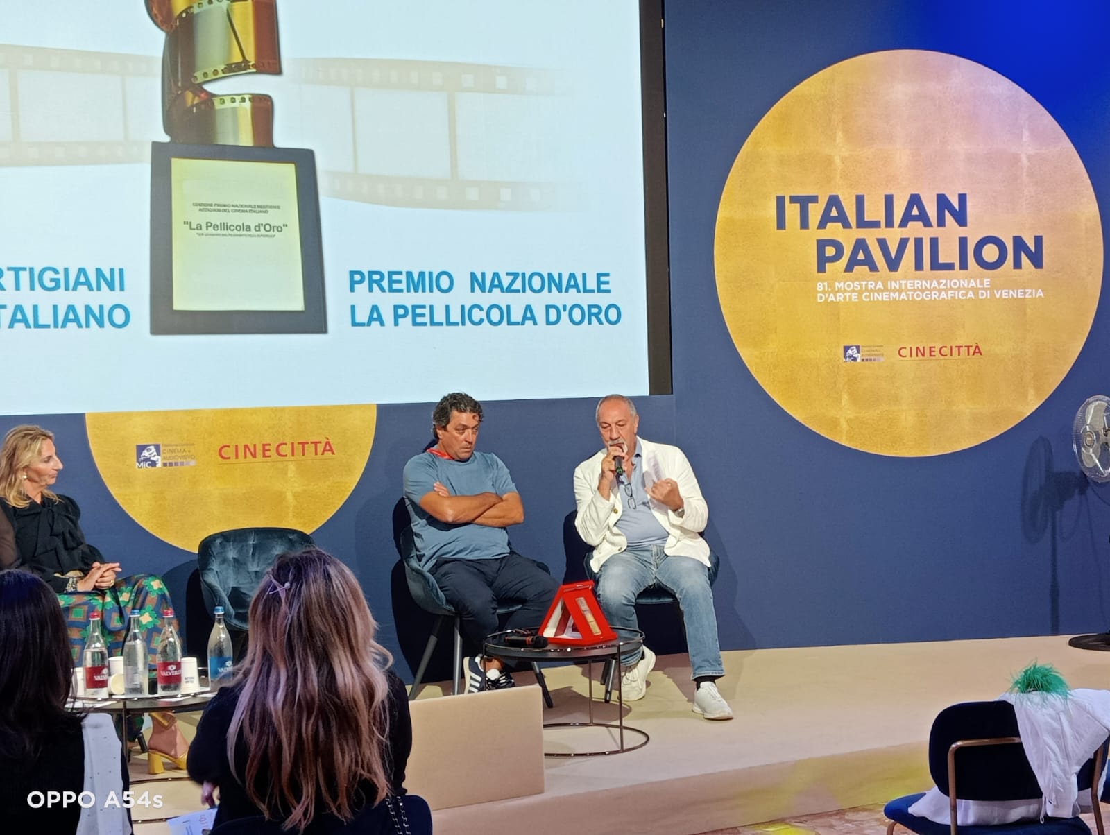 A Venezia 81 assegnato lo speciale Premio La Pellicola d'Oro dedicato alle Maestranze e all’artigianato e lo Starlight international Cinema Award al docufilm La loggia occulta: Democrazia a rischio.