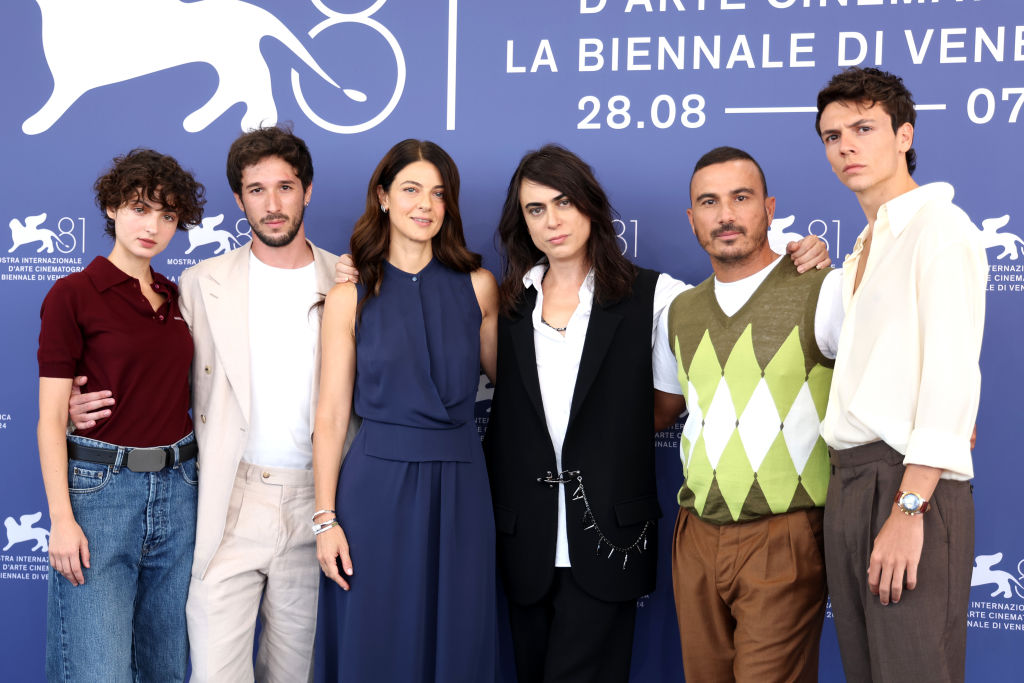 a Iddu di Fabio Grassadonia e Antonio Piazza (Venezia 81), l'attrice Romana Maggiora Vergano (Il tempo che ci vuole) e al cast di Familia il Premio Francesco Pasinetti 2024.