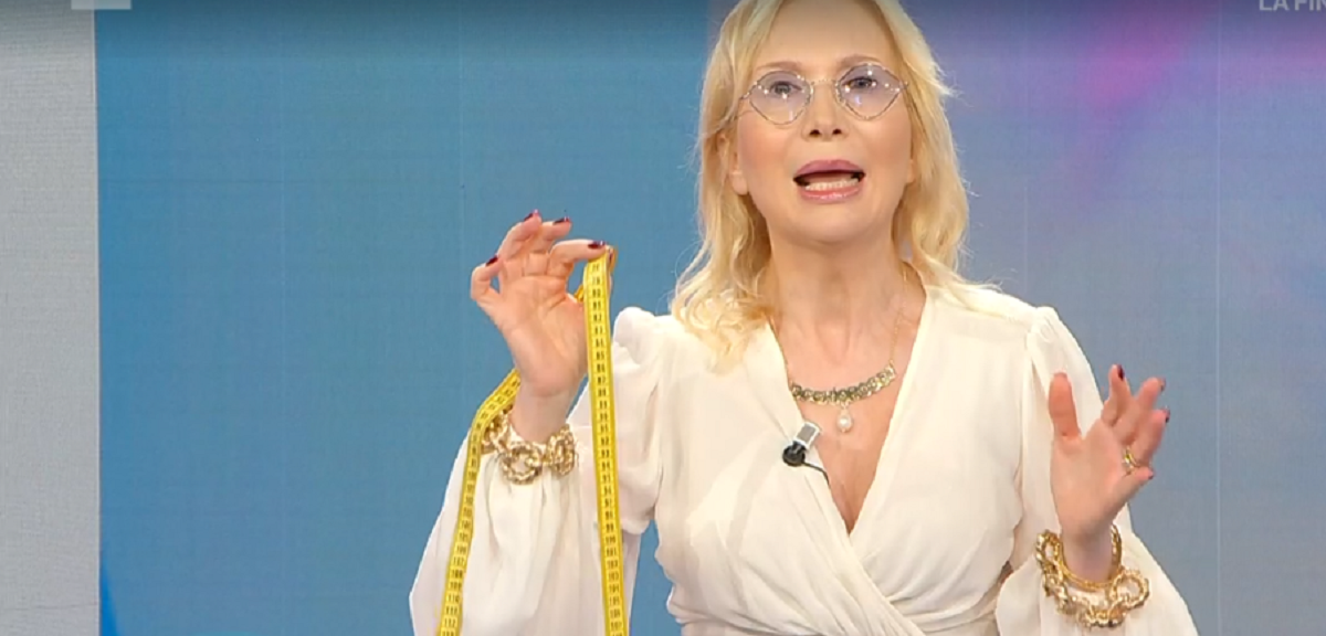 Buongiorno Benessere, Vira Carbone protagonista tra collane parlanti e simulazioni