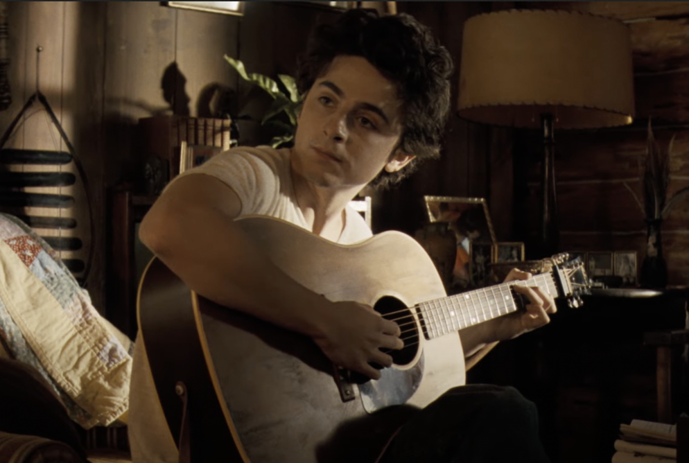 Dal 25 gennaio 2025 nei cinema con Searchlight Pictures Italia il film biografico A Complete Unknown su Bob Dylan di James Mangold con Timothée Chalamet, Edward Norton e Elle Fanning.