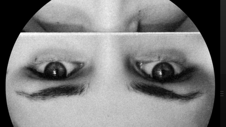 Her eyes, Charlie Jeer: testo, traduzione in italiano e significato della canzone