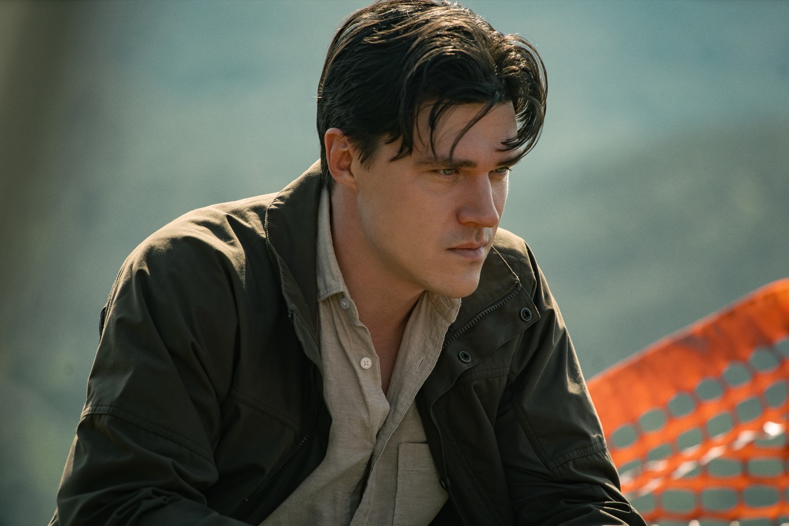 Recensione e tutto quello che c'è da sapere su "Don't Move", il film thriller diretto da Adam Schindler & Brian Netto, prodotto da Sam Raimi e interpretato da Kelsey Asbille e Finn Wittrock.