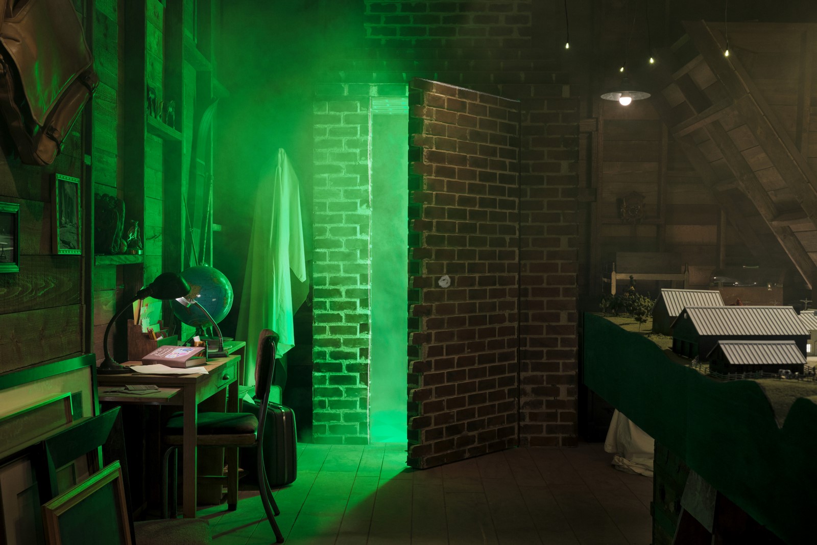 Halloween si avvicina e quale migliore occasione per proporvi con Airbnb una viaggio nel mondo ormai iconico del Beetlejuice di Tim Burton recentemente tornato al cinema con Beetlejuice 2.