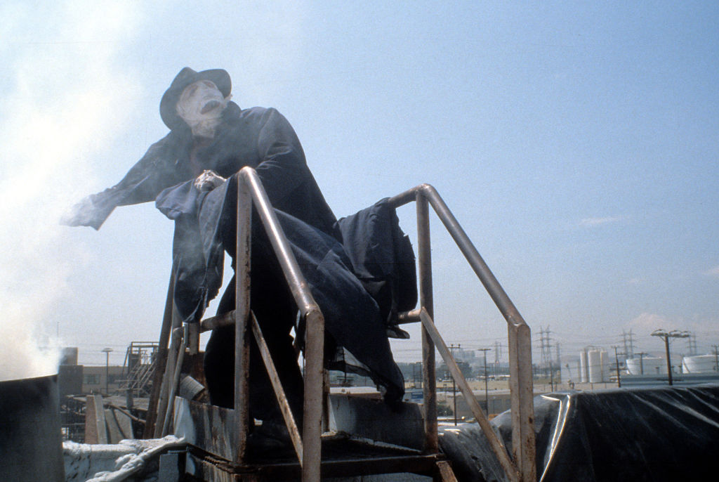 Recensione per Halloween e tutto quello che c'è da sapere di "Darkman", il cult action-horror di Sam Raimi con Liam Neeson, Frances McDormand, Colin Friels e Larry Drake.