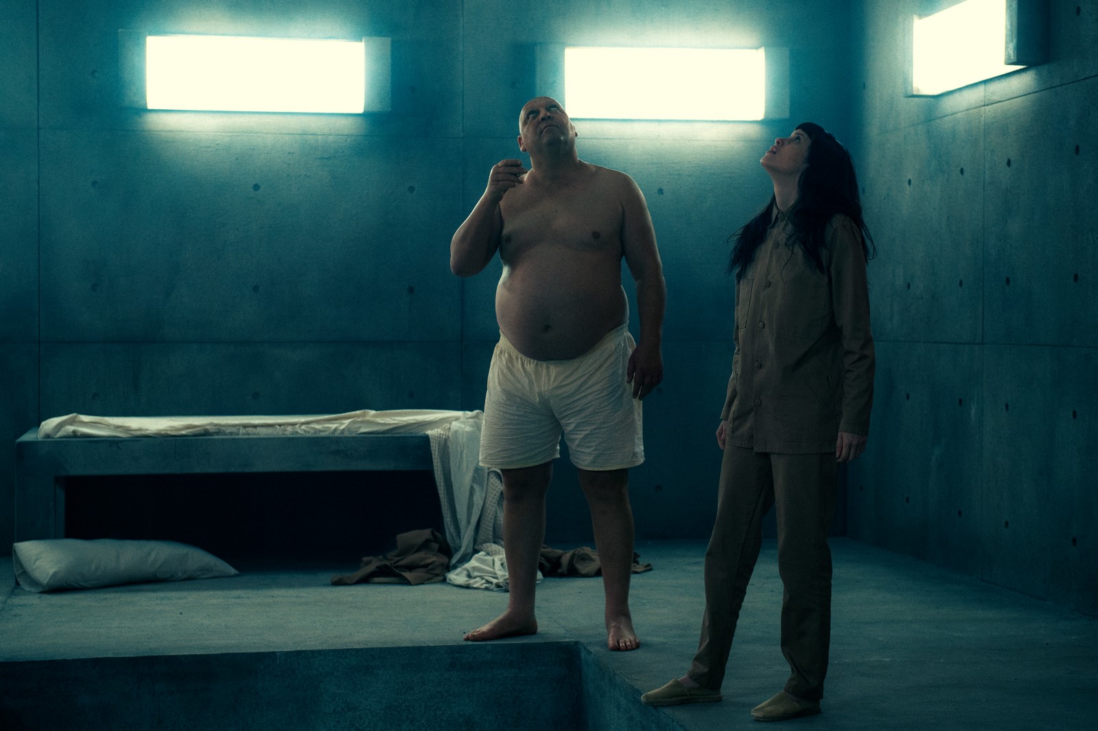 Recensione, ipotesi sul finale e tutto quello che c'è da sapere sul film di Netflix diretto da Galder Gaztelu-Urrutia e interpretato da Milena Smit, Natalia Tena e Hovik Keuchkerian.