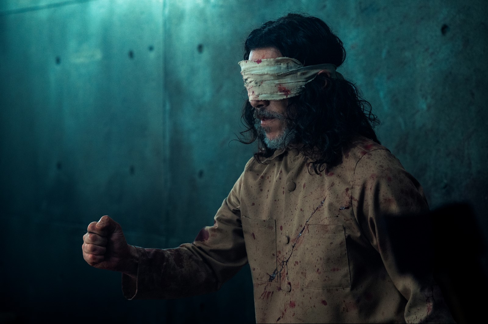 Recensione, ipotesi sul finale e tutto quello che c'è da sapere sul film di Netflix diretto da Galder Gaztelu-Urrutia e interpretato da Milena Smit, Natalia Tena e Hovik Keuchkerian.