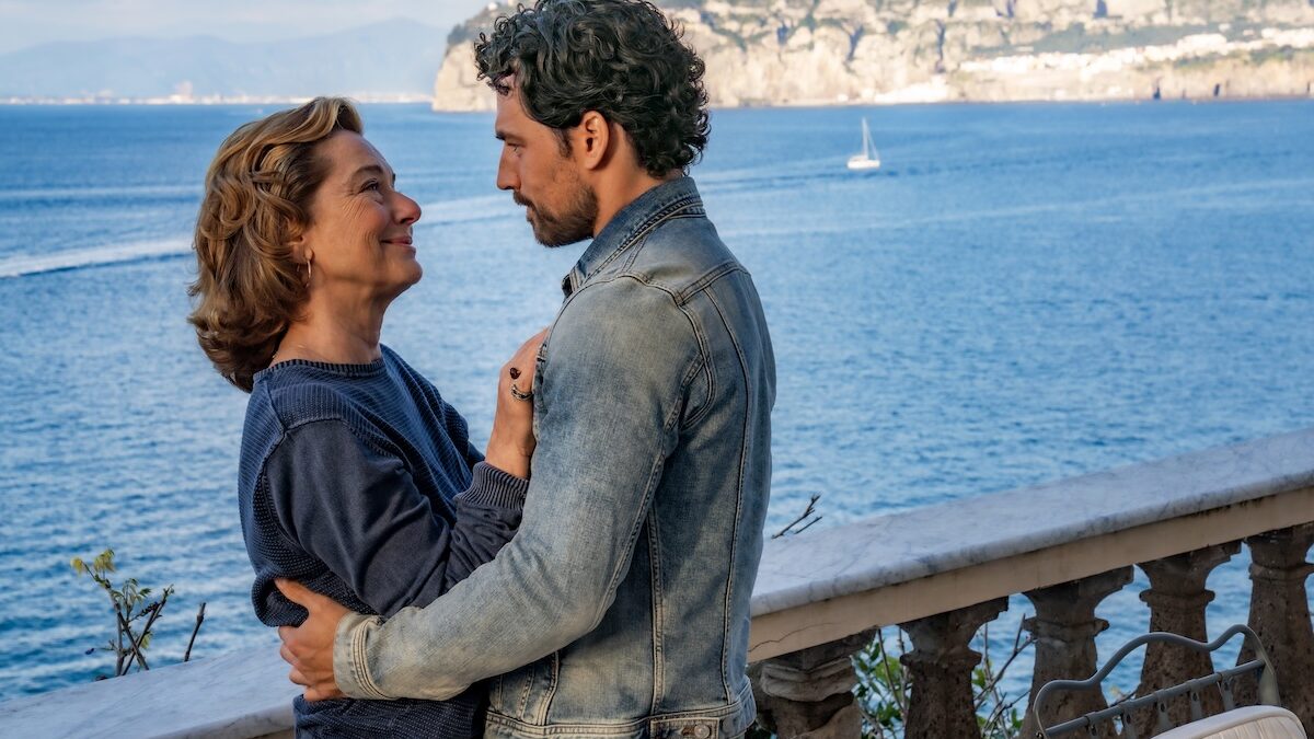Inganno Netflix, recensione: una serie per adulti, tra sospetto e pregiudizio (e un retrogusto di fiction Ares)