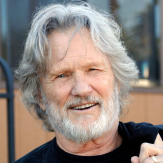 10 film, curiosità e citazioni per ricordare Kris Kristofferson, attore in "E' nata una stella" e "Blade" e leggendario cantante country scomparso a 88 anni.