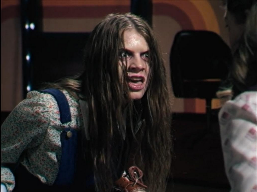 Recensione e tutto quello che c'è da sapere su "Late Night with the Devil: In onda con il diavolo", il film horror di Appel TV+ diretto daI Cairnes Brothers e con protagonista David Dastmalchian.