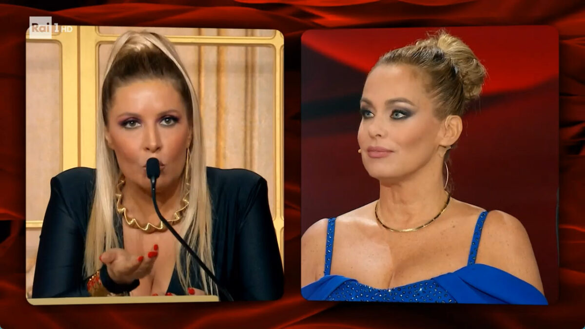 Ballando con le stelle, scontro Lucarelli-Bruganelli: “Ti vedo confusa” “Non pensavo di stare da un’analista”