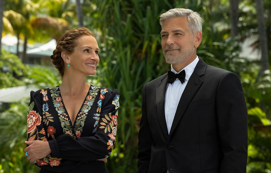 Su Canale 5 la commedia romantica Ticket to Paradise di Ol Parker, interpretata dai premi Oscar George Clooney e Julia Roberts con Kaitlyn Dever, Maxime Bouttier, Billie Lourd e Lucas Bravo.