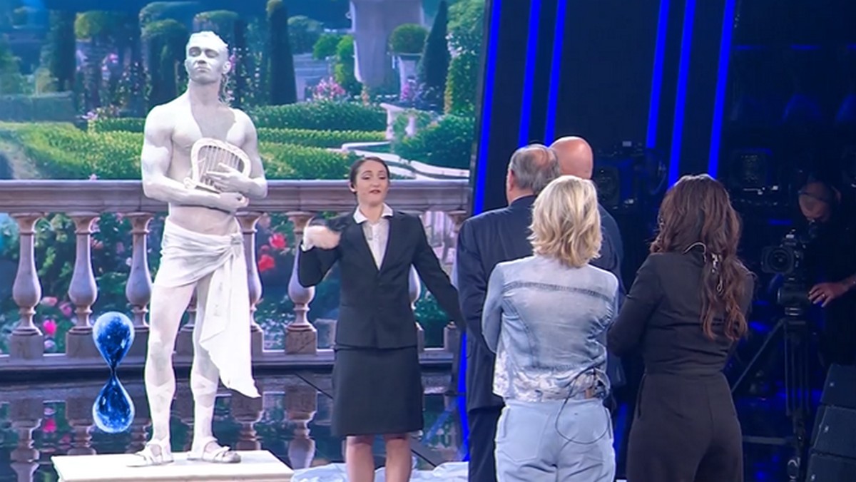 Tú sí que vales “sfida” la linea moderata di Mediaset: parolacce e nudo integrale in prima serata