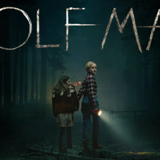 Secondo trailer italiano e nuovo poster di "Wolf Man", il reboot horror di Leigh Wannel prodotto da Blumhouse e Ryan Gosling e interpretato da Christopher Abbott e Julia Garner.