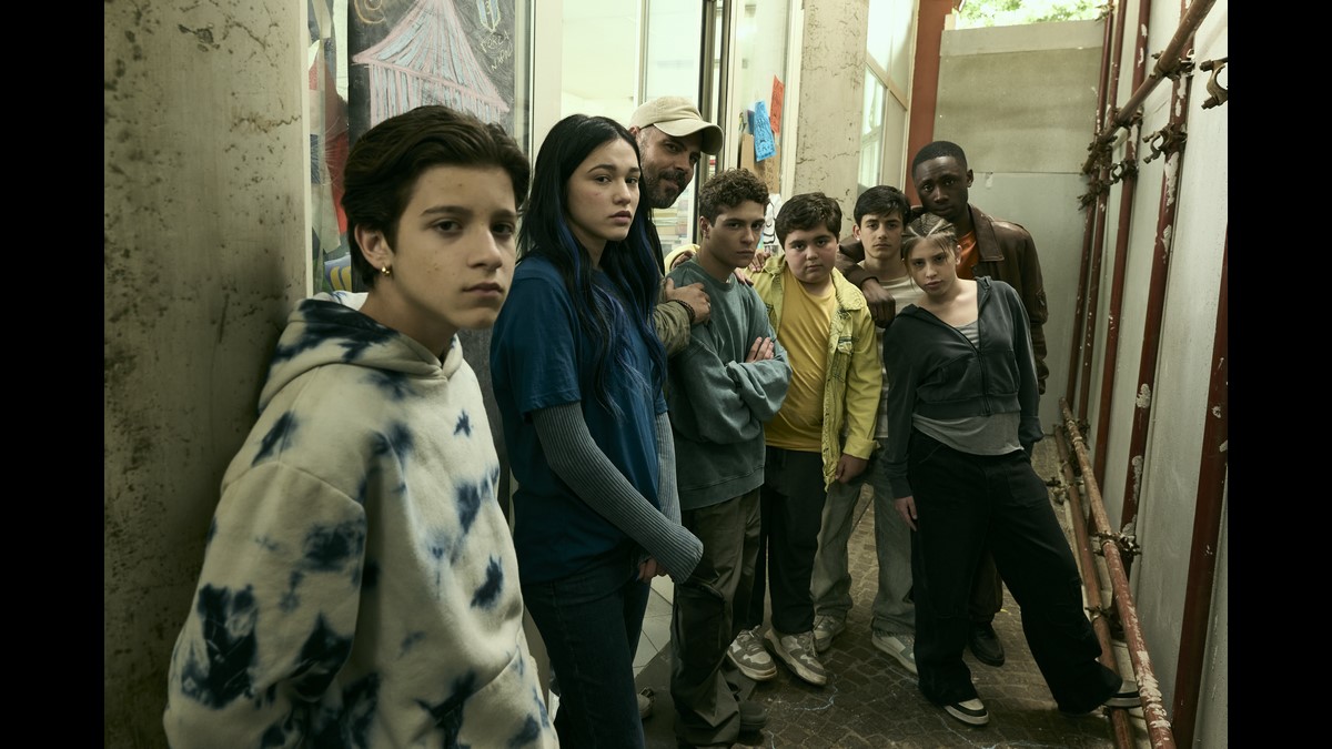 Trailer, trama, cast, poster e e tutto quello che c'è da sapere su "Criature", il film ispirato ad una storia vera di Cécile Allegra con protagonista Marco D'Amore - Al cinema con Medusa.