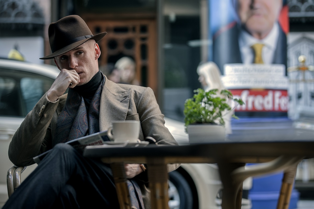 The Day of the Jackal, su Sky un thriller con una doppia anima, elegante e frenetica: recensione, trama e cast
