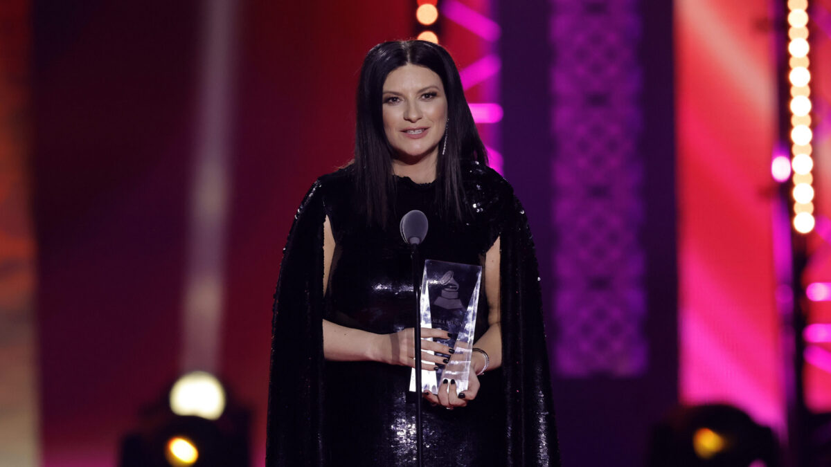 Laura Pausini a Verissimo domenica 1 dicembre 2024 (e dalle 19 il docu-concerto “Laura 30 World Tour” su Mediaset Infinity)
