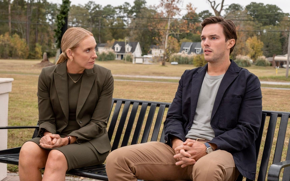 Recensione e tutto quello che c'è da sapere sul film di Clint Eastwood con Nicholas Hoult, Toni Collette, Kiefer Sutherland e J.K. Simmons - Al cinema con Warner Bors. Pictures Italia
