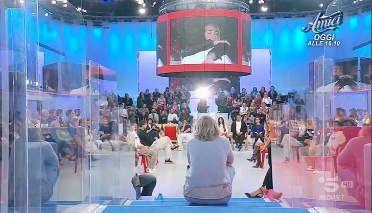 Uomini e Donne, puntata 25 novembre 2024: tra Ilaria che querela Barbara e Martina che balla con Gianmarco, cosa è successo oggi?