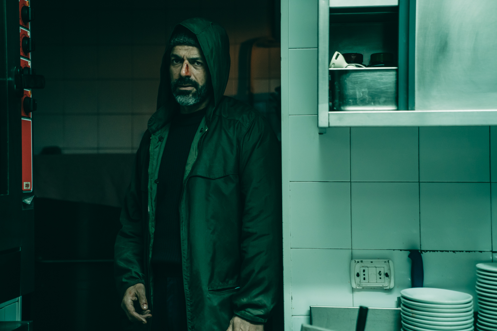 Recensione e tutto quello che c'è da sapere su "La coda del diavolo", il film d'azione Sky Exclusive di Domenico de Feudis con Luca Argentero, Cristiana Dell’Anna e Francesco Acquaroli