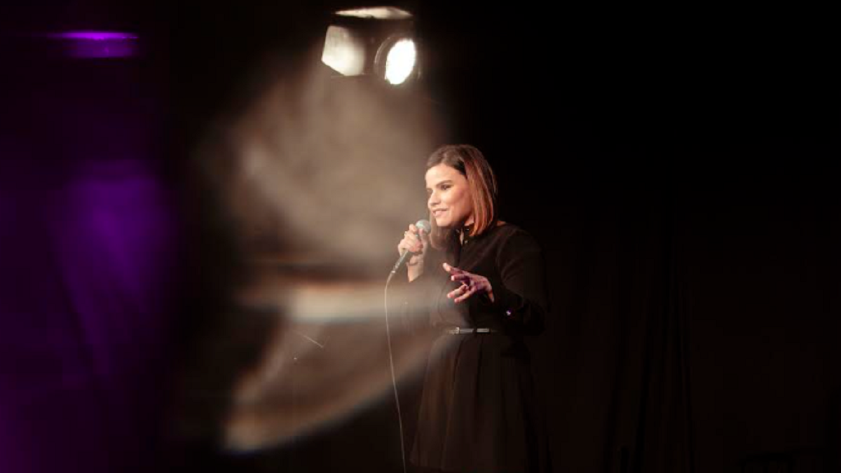 Martina Catuzzi, la stand up comedian a TvBlog: “La battuta su Liliana Segre? Voglio andare da Fabio Fazio. Spero che Salvatore Aranzulla mi contatti in chat”