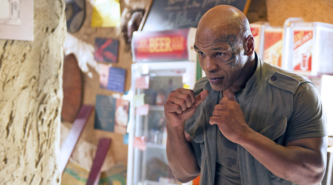 Dopo l'incontro "Jake Paul vs. Mike Tyson" trasmesso in diretta su Netflix ripercorriamo cameo e ruoli al cinema di "Iron Mike" da "Una notte da leoni" a "Ip Man 3"