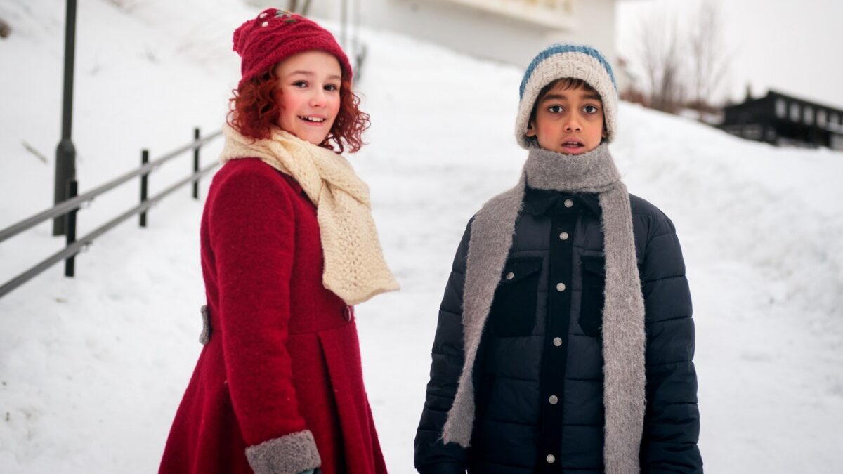 Sorella di neve, recensione: incantevole fiaba natalizia su perdita e amicizia (disponibile su Netflix)