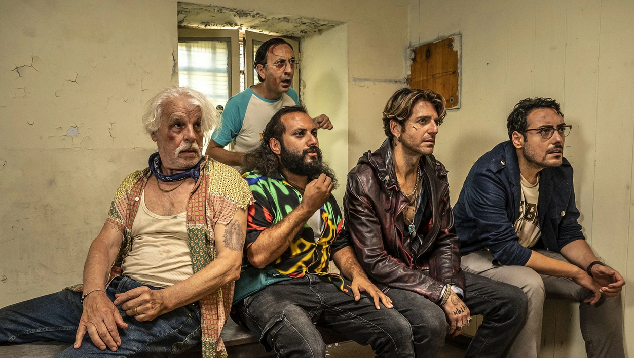 In TV su Rai Due "Falla girare", commedia d'azione del 2022 di Giampaolo Morelli con Giampaolo Morelli, Laura Adriani, Ciro Priello, Fabio Balsamo, Giovanni Esposito, Michele Placido e Leopoldo Mastelloni.