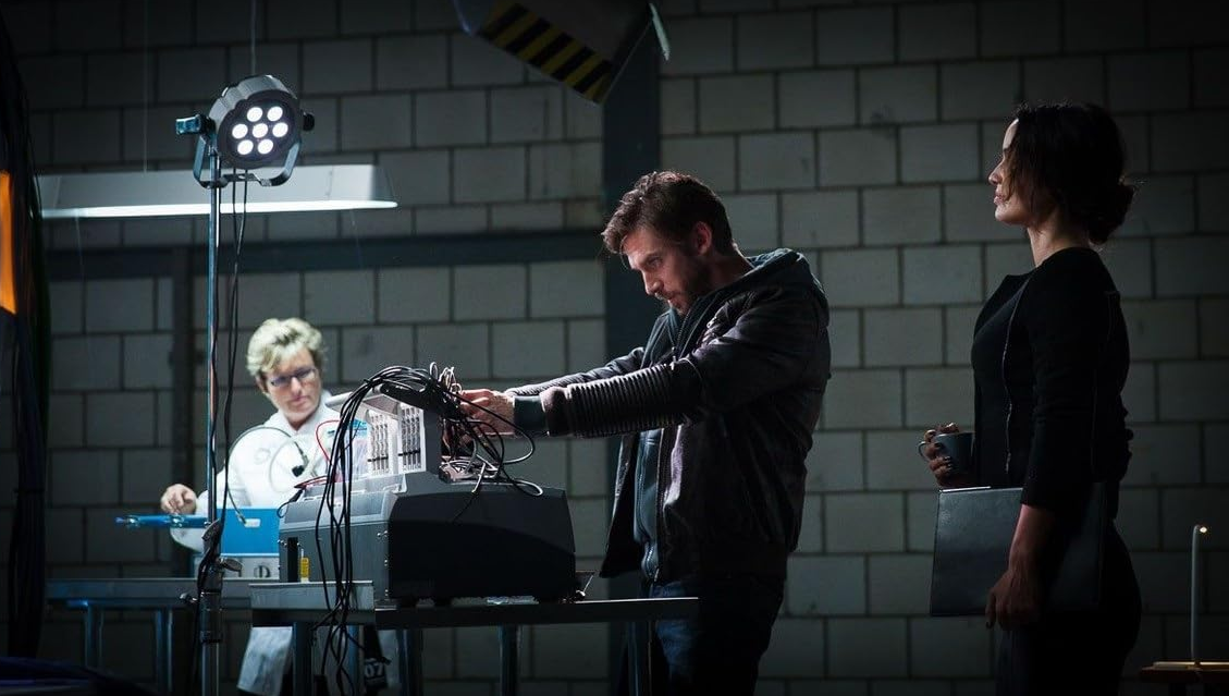 Rai 4 stasera propone "Kill Switch", il thriller d'azione fantascientifico del 2017 diretto da Tim Smit e interpretato da Dan Stevens, Bérénice Marlohe, Tygo Gernandt e Charity Wakefield