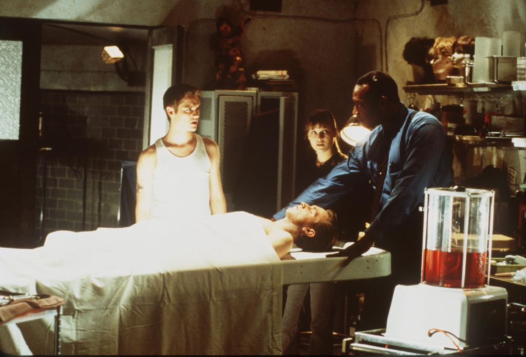 Cineblog ricorda l'attore americano Tony Todd e icona horror Candyman scomparso a 69 anni, aveva recitato anche in Platoon, Bird, Final Destination, The Rock e l'originale Il Corvo - The Crow.