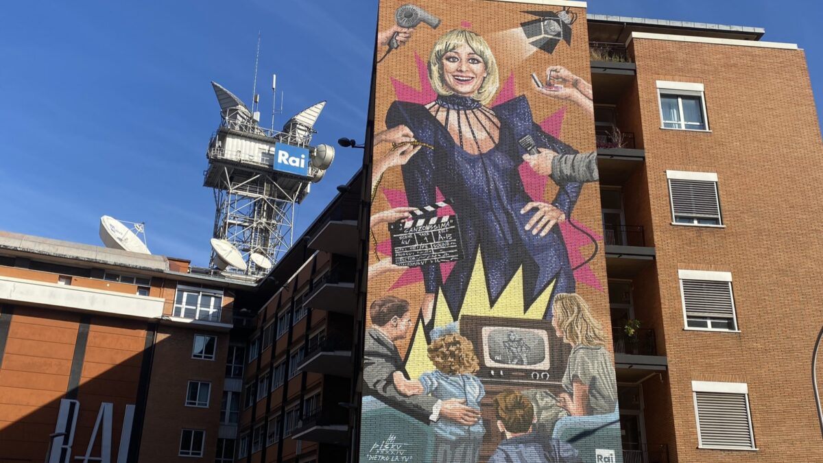 Murale dedicato a Raffaella Carrà, l’inaugurazione oggi durante La Vita in Diretta