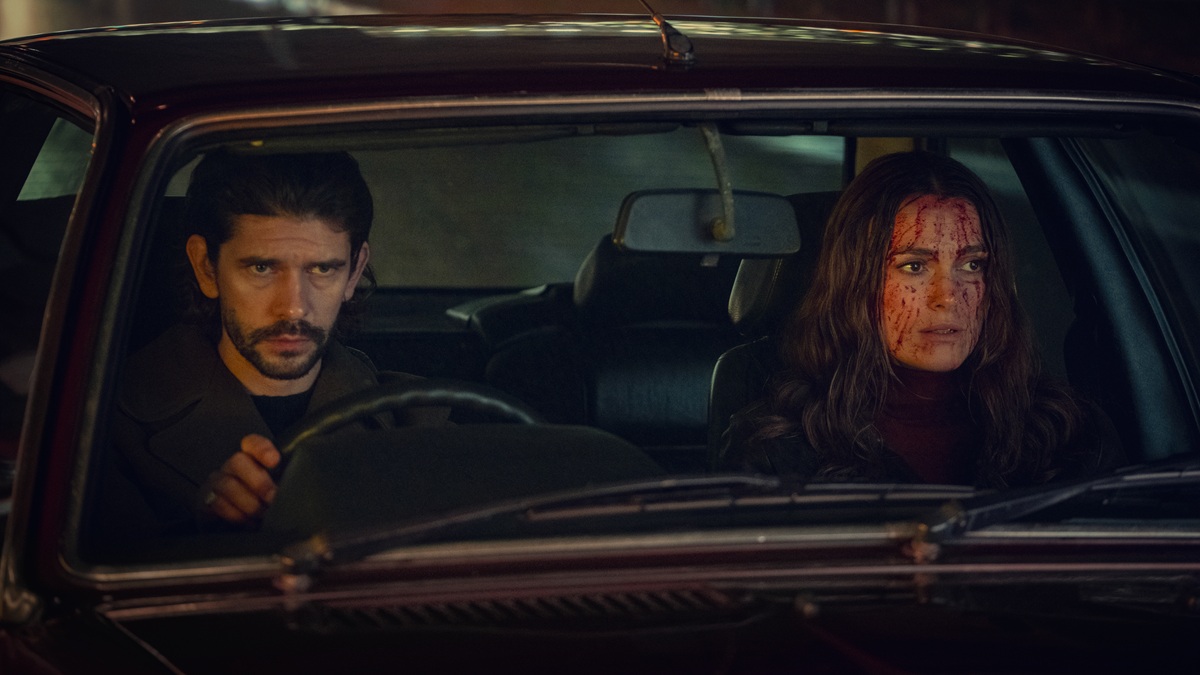 Black Doves, c’è una spia a cena per Natale: recensione, trama e cast della serie Netflix