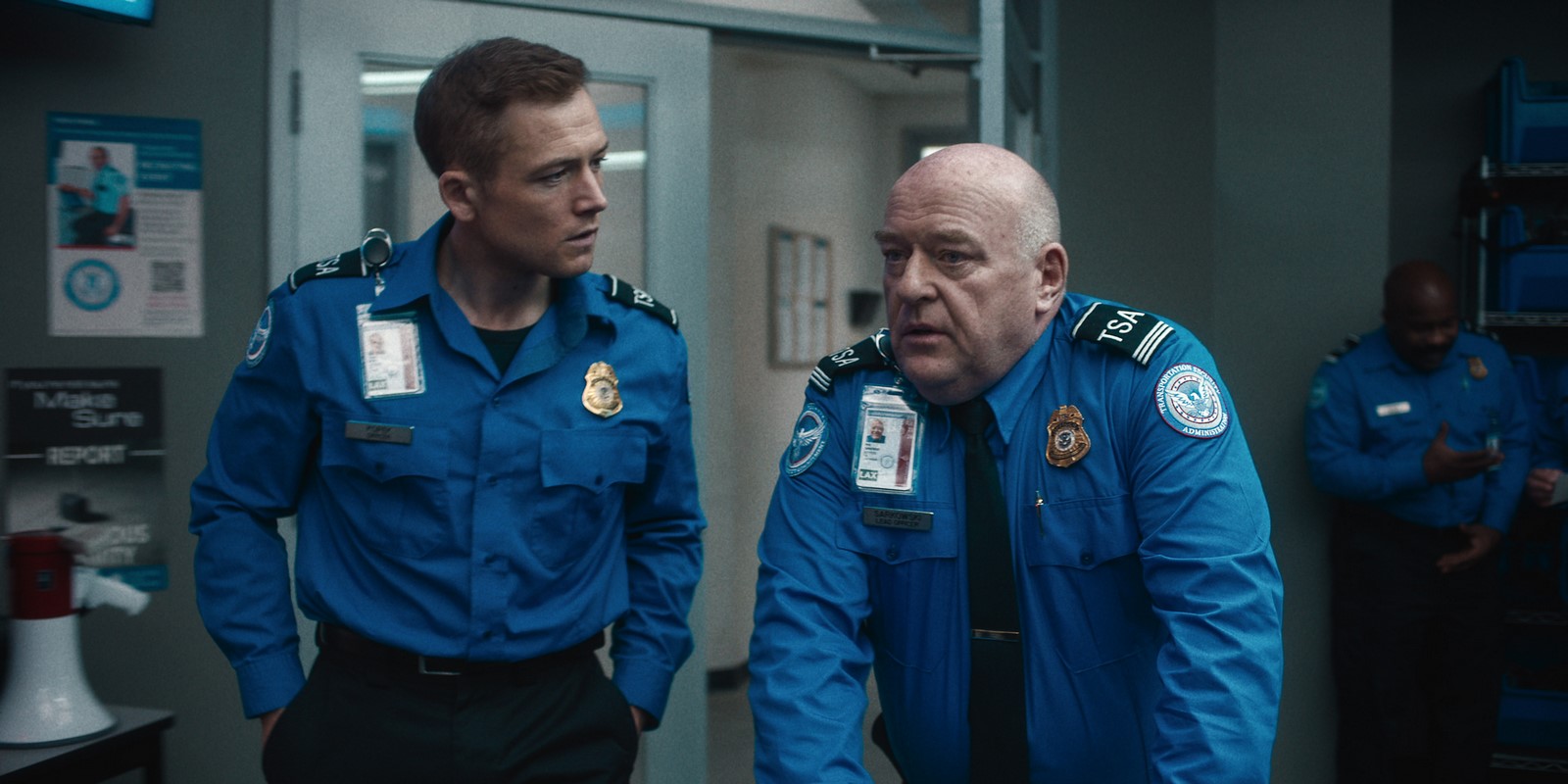 Recensione e tutto quello che c'è da sapere sul film d'azione Netflix di Jaume Collet-Serra con Taron Egerton, Patrick Bateman, Sofia Carson, Danielle Deadwyler, Theo RossI, Logan Marshall-Green, Dean Norris.