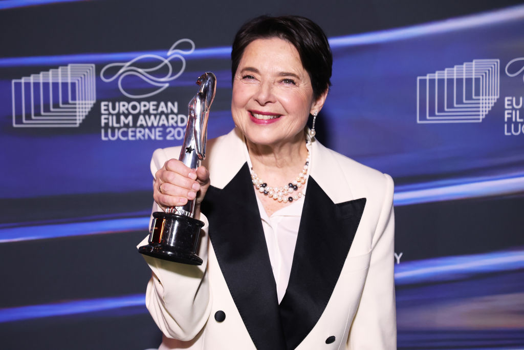 Annunciati i vincitori degli EFA 2024, trionfa "Emilia Perez" di Jacques Audiard, "Flow" miglior film d'animazione e premi alla carriera a Isabella Rossellini e Wim Wenders.
