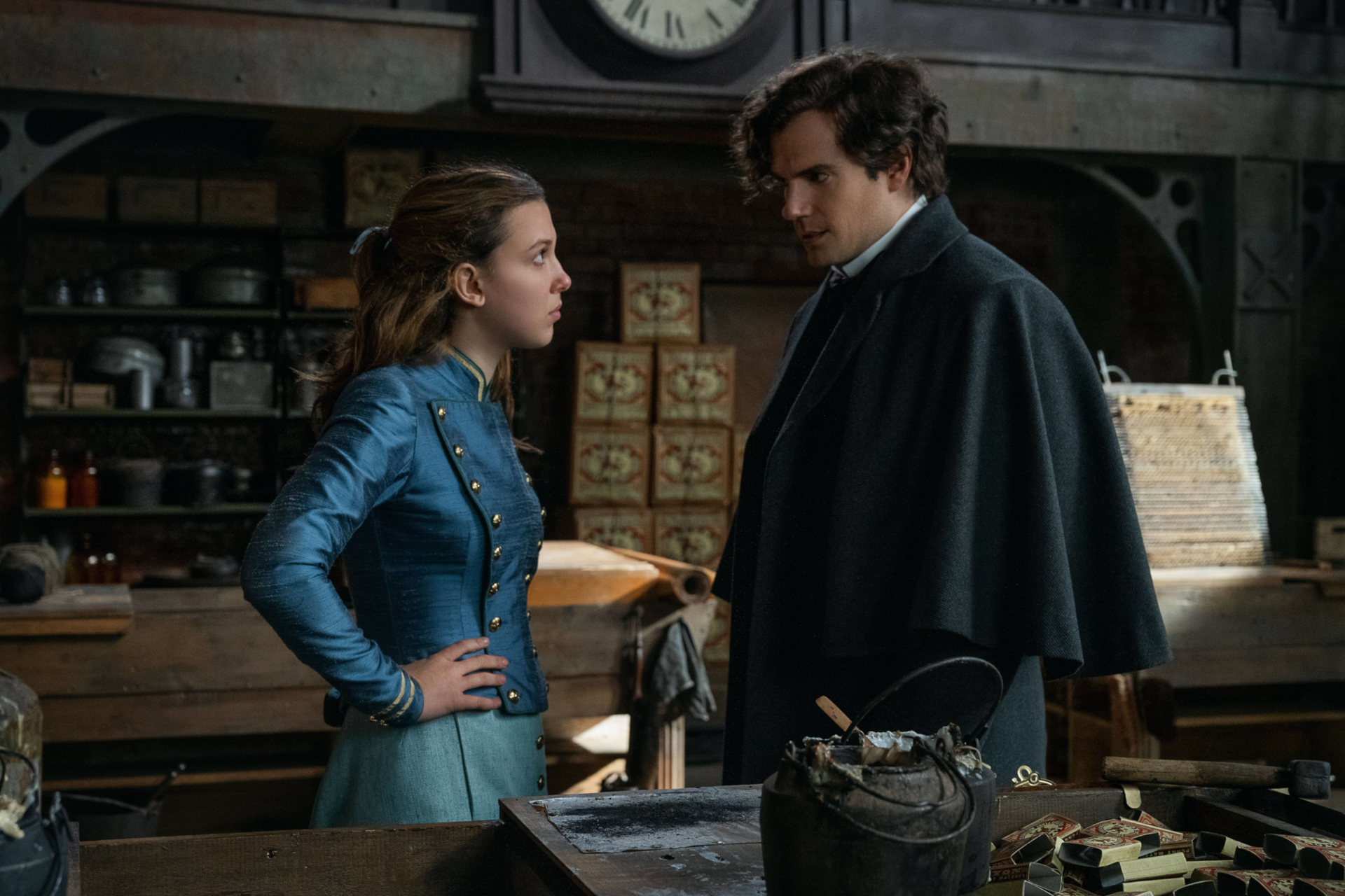 Netflix conferma "Enola Holmes 3" con il regista Philip Barantini, il ritorno di Millie Bobby Brown e una intrigante svolta dark del franchise basato sui libri per ragazzi di Nancy Springer.