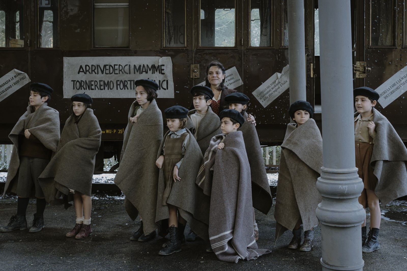 Recensione, colonna sonora e tutto quello che c'è da sapere su "Il treno dei bambini", il dramma di Francesca Comencini con Stefano Accorsi, Serena Rossi, Barbara Ronchi e Christian Cervone.