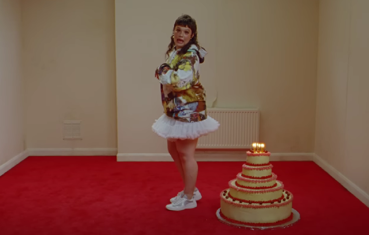 Messy, Lola Young: testo, traduzione in italiano e significato della canzone