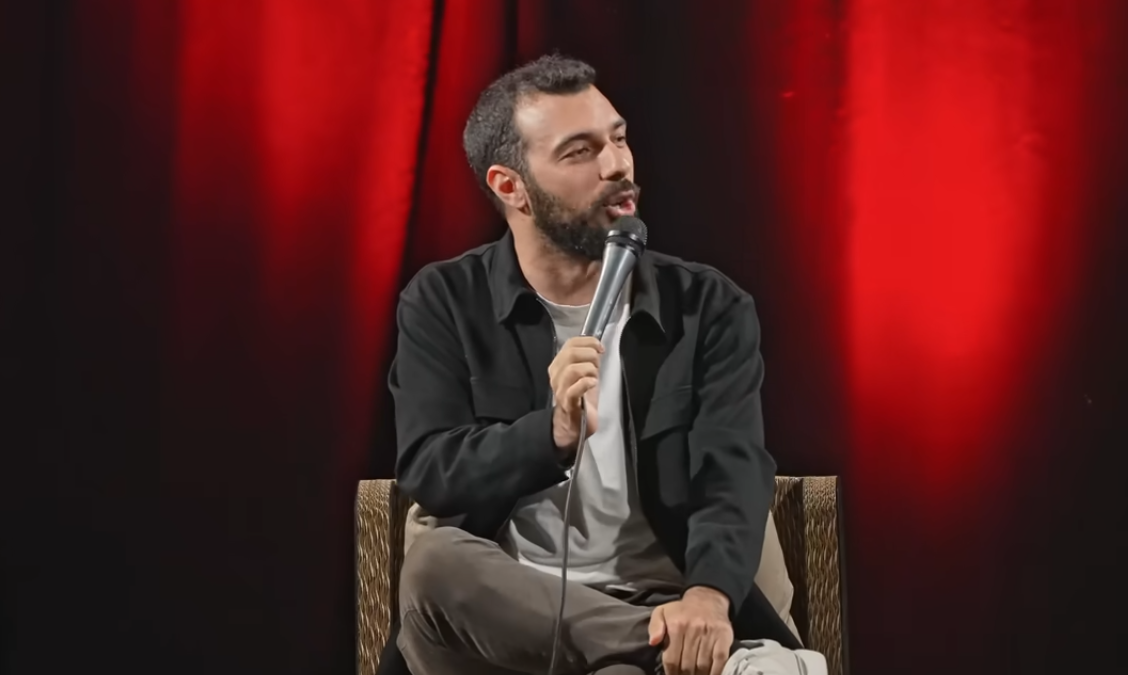 Sandro Cappai, l’intervista a TvBlog: “Sul palco racconto i momenti in cui si crea tensione. Poca tv? Non è stata una mia scelta”
