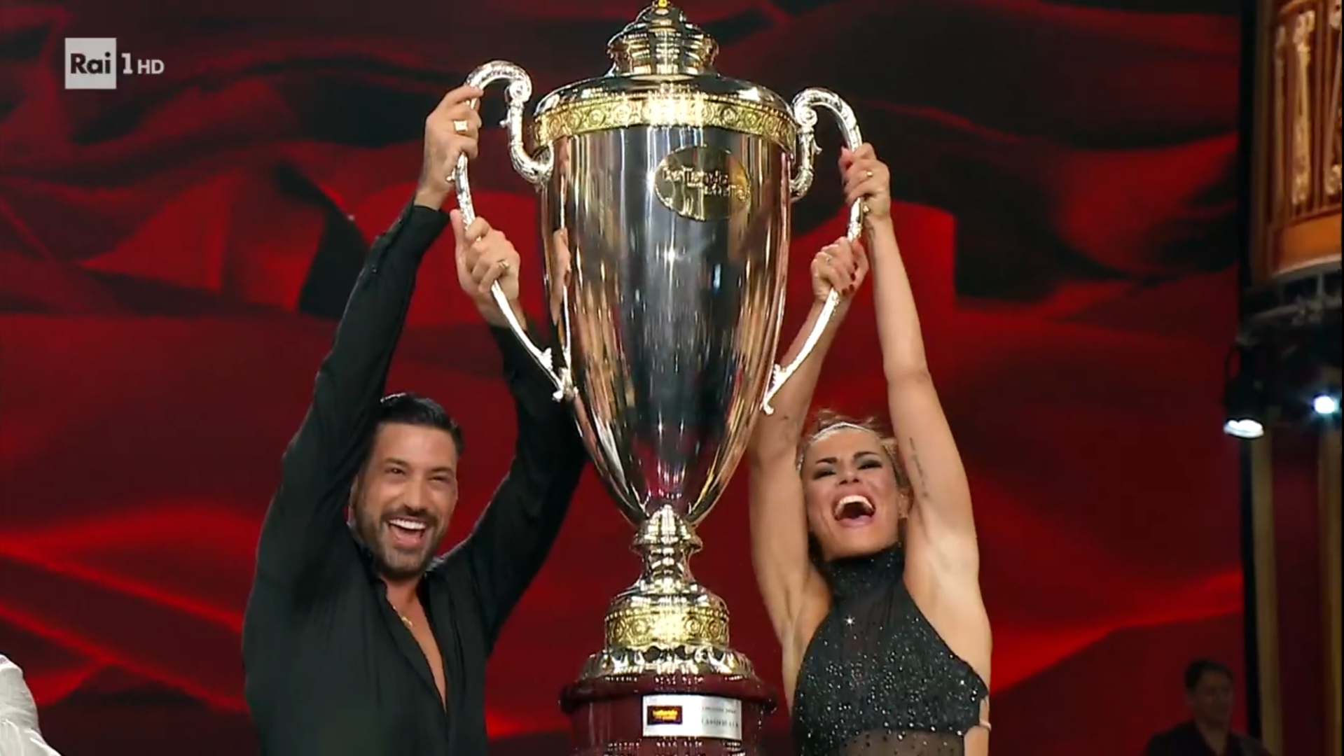 Ballando con le stelle 2024: i vincitori sono Bianca Guaccero e Giovanni Pernice